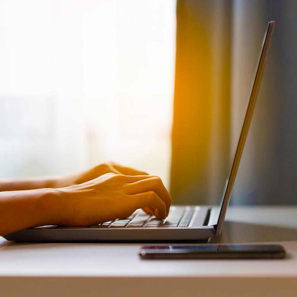 hands on laptop