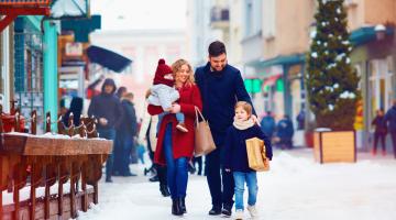 Family holiday shopping in the snow